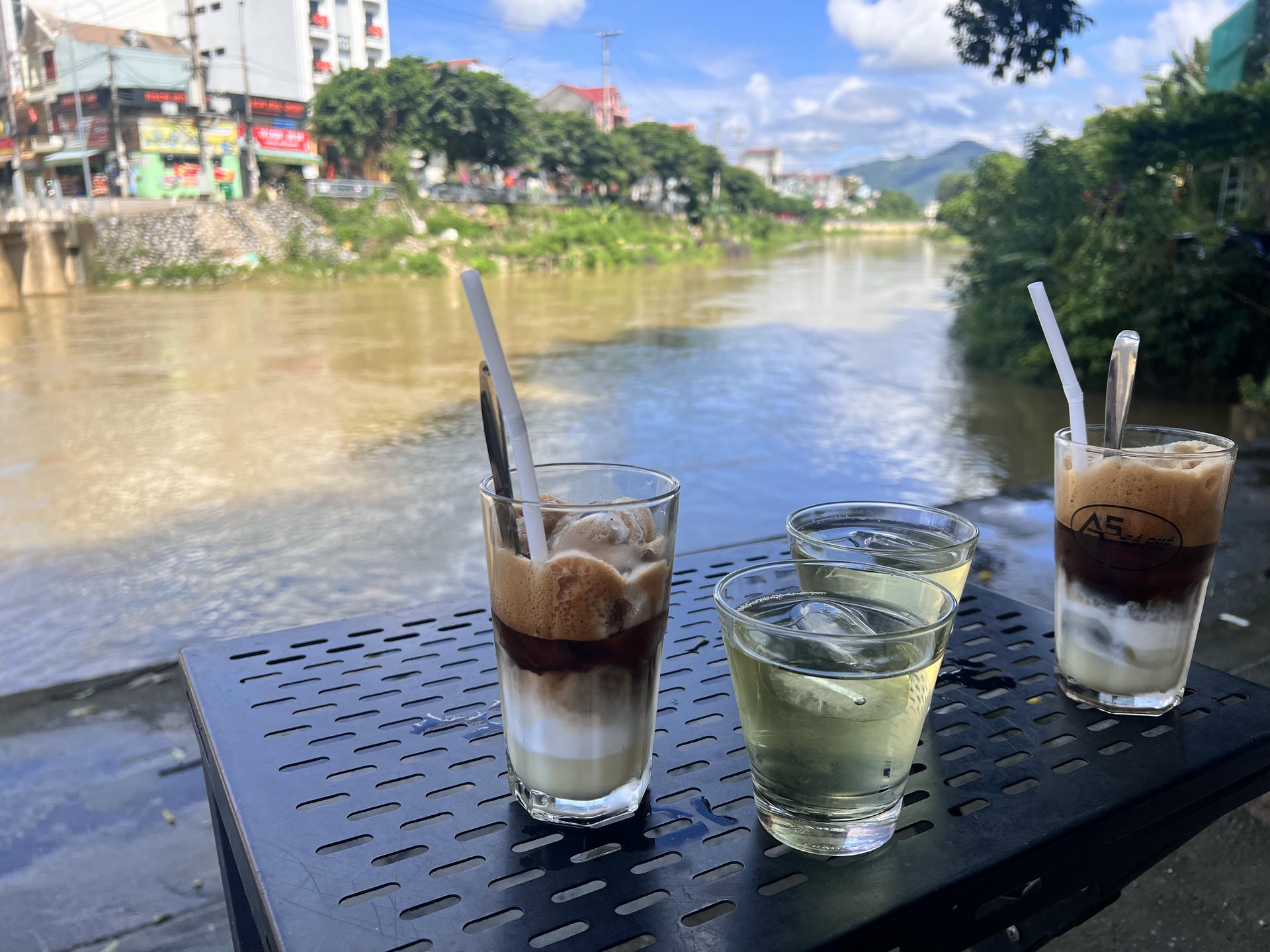 A5 Coffee by the lake in Cao Bang City