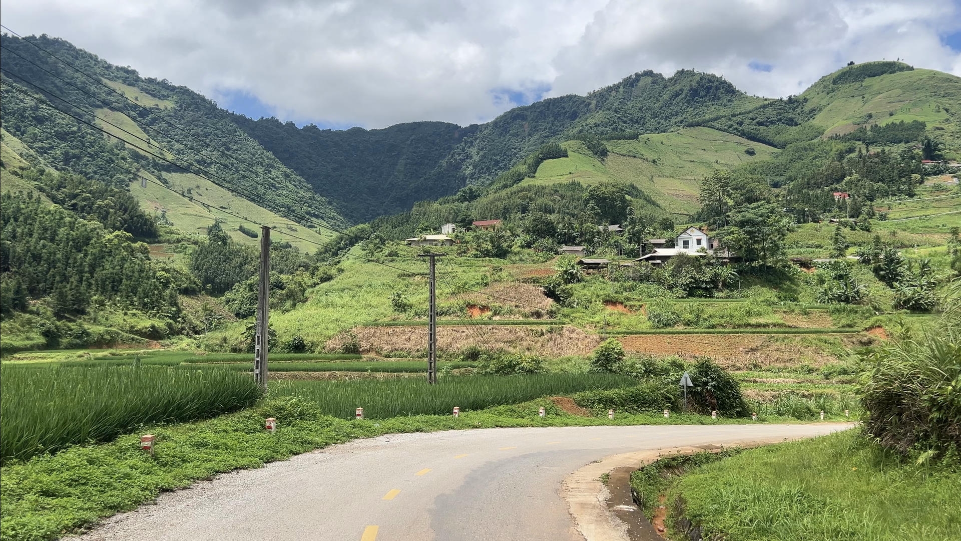 Mountain road with sweeping valley views on the Cao Bang Loop in Vietnam