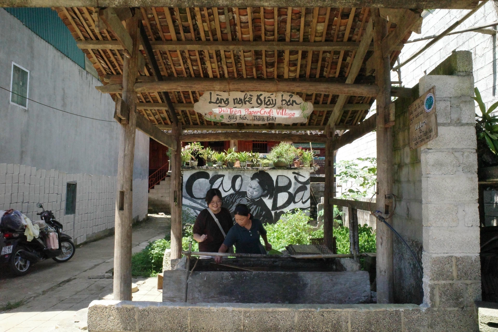 Inside the quiet paper-making workshop of Dìa Trên Village