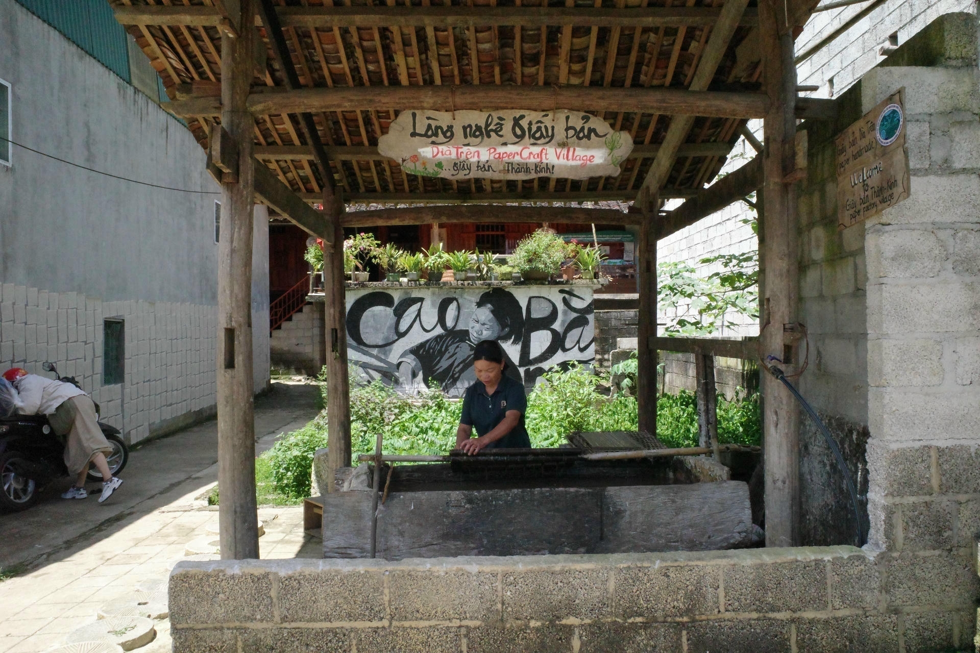 Inside the quiet paper-making workshop of Dìa Trên Village