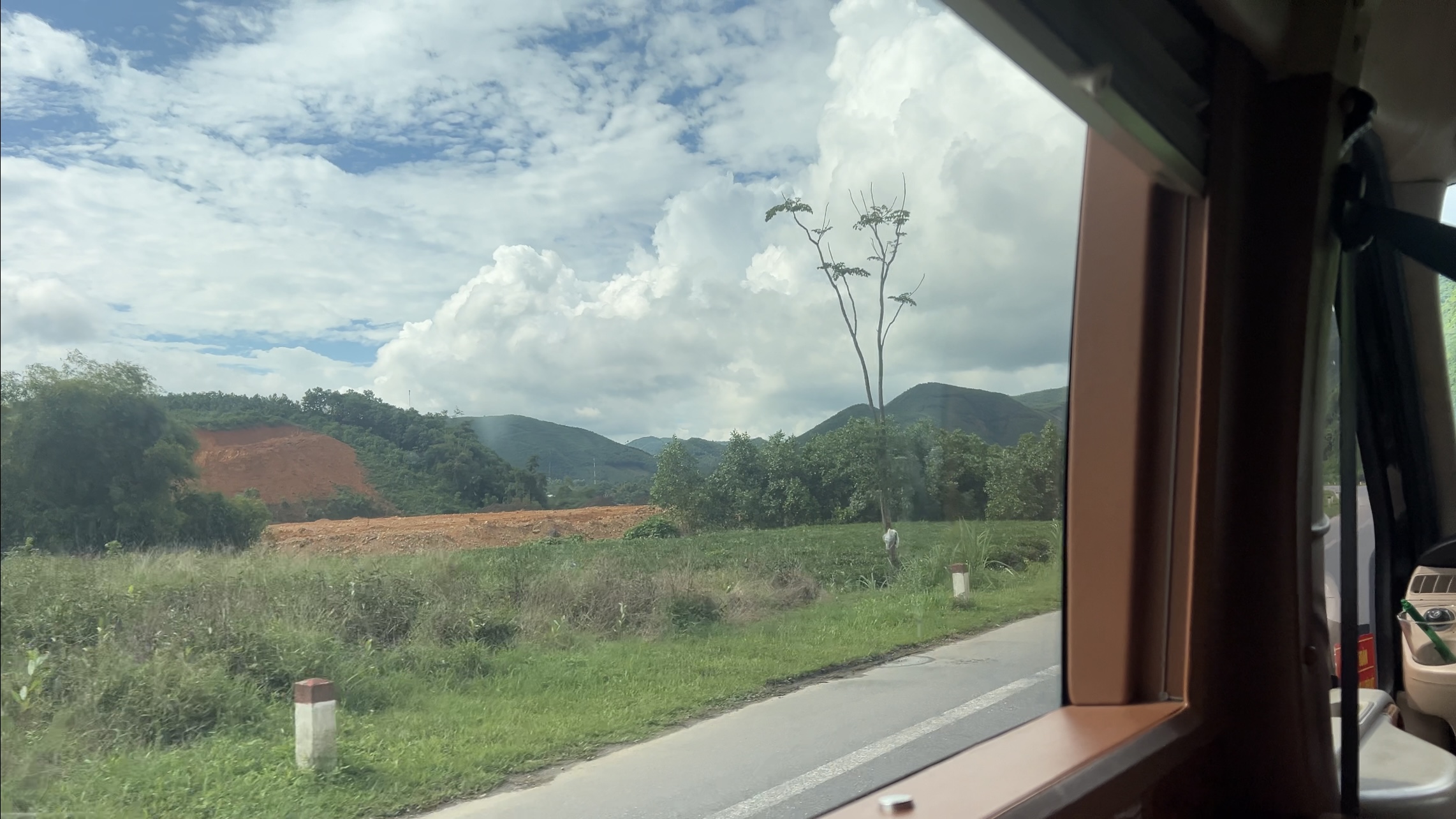 Limousine van from Hanoi to Cao Bang