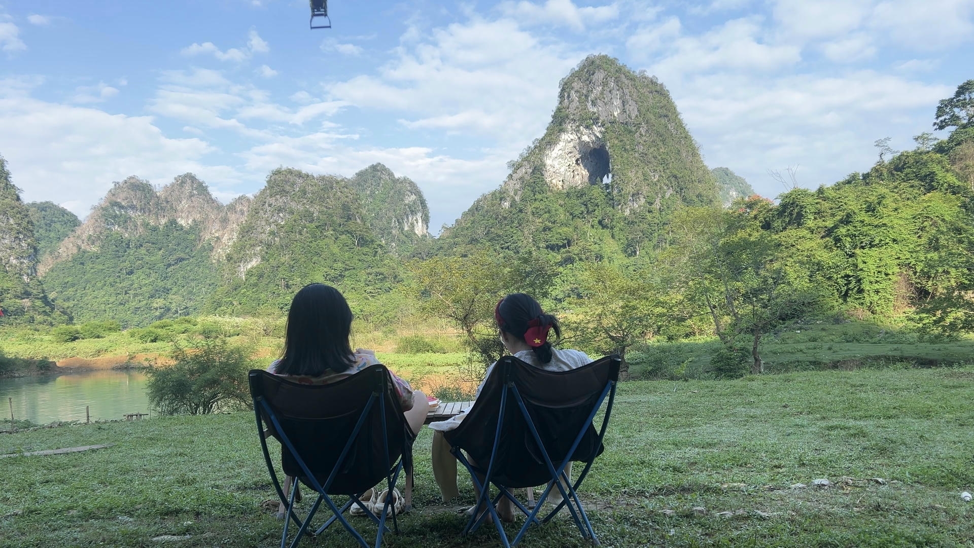 A simple breakfast with a million-dollar view at Angel Eye Mountain